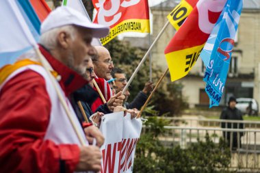Perigueux, Fransa, 11 Mart 2023: Sokak fotoğrafçılığı