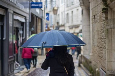 Perigueux, Fransa, 11 Mart 2023: Sokak fotoğrafçılığı