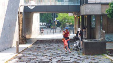 Koln, Almanya Temmuz 2022 - Şehrin ve sokakların manzarası