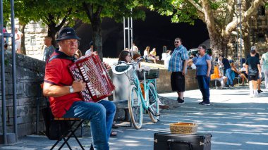 Koln, Almanya Temmuz 2022 - Şehrin ve sokakların manzarası