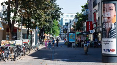 Koln, Almanya Temmuz 2022 - Şehrin ve sokakların manzarası