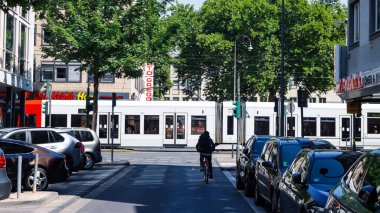 Koln, Almanya Temmuz 2022 - Şehrin ve sokakların manzarası