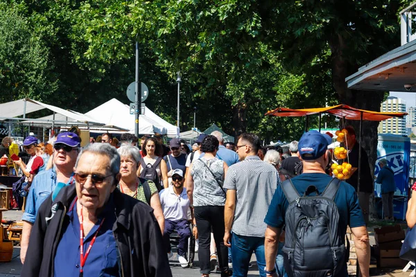 Koln, Almanya Temmuz 2022 - Şehrin ve sokakların manzarası