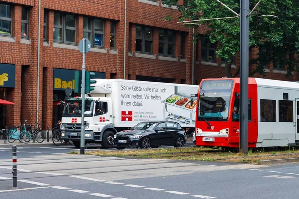 Koln, Almanya Temmuz 2022 - Şehrin ve sokakların manzarası