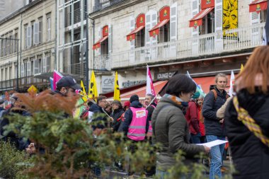 perigueux France 13 Nisan 2023: Başkan Macron yönetimi altındaki emeklilik reformuna karşı gösteri