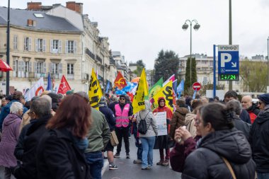 perigueux France 13 Nisan 2023: Başkan Macron yönetimi altındaki emeklilik reformuna karşı gösteri