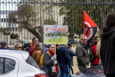 perigueux France 13 Nisan 2023: Başkan Macron yönetimi altındaki emeklilik reformuna karşı gösteri