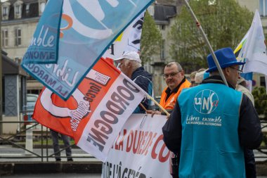 perigueux France 13 Nisan 2023: Başkan Macron yönetimi altındaki emeklilik reformuna karşı gösteri