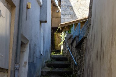 Bourdeilles, Dordogne France 30 Nisan 2023: Sokak fotoğrafçılığı