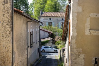 Bourdeilles, Dordogne France 30 Nisan 2023: Sokak fotoğrafçılığı