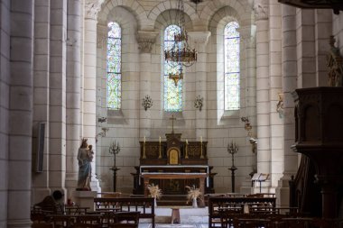 Bourdeilles, Dordogne France 30 Nisan 2023: Sokak fotoğrafçılığı