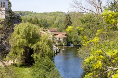 Bourdeilles, Dordogne France 30 Nisan 2023: Sokak fotoğrafçılığı