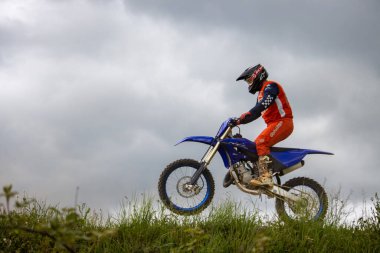 Dordogne, Fransa Mayıs 12023: Motokros 'un Yüksek Oktanlı Dünyası