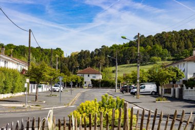 Perigueux, Dordogne, Fransa 06 Mayıs 2023: Sokak fotoğrafçılığı