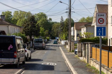 Perigueux, Dordogne, Fransa 06 Mayıs 2023: Sokak fotoğrafçılığı