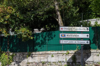 Perigueux, Dordogne, Fransa 06 Mayıs 2023: Sokak fotoğrafçılığı