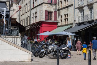 Perigueux, Dordogne, Fransa 06 Mayıs 2023: Sokak fotoğrafçılığı