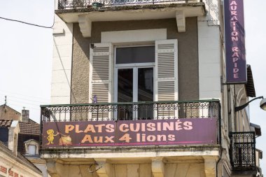 Perigueux, Dordogne, Fransa 06 Mayıs 2023: Sokak fotoğrafçılığı