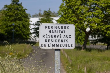 Perigueux, Dordogne, Fransa 18 Mayıs 2023: Sokak manzarası