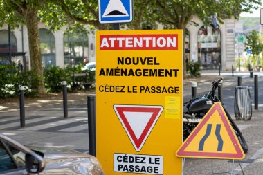 Perigueux, Dordogne, Fransa 18 Mayıs 2023: Sokak manzarası