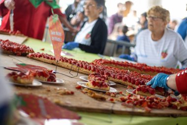 Vergt, Dordogne, Fransa 22 Mayıs 2023: Çilek 'in kırsal kesimdeki partisi