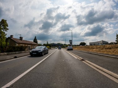 Perigueux, Dordogne, Fransa 05 Mayıs 2023: Yoldan Perigueux City 'ye bir bakış