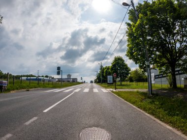 Perigueux, Dordogne, Fransa 05 Mayıs 2023: Yoldan Perigueux City 'ye bir bakış