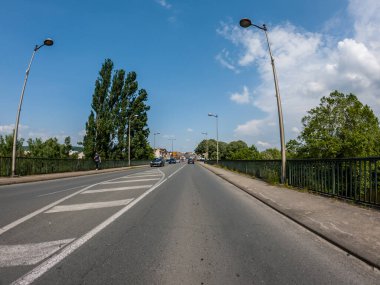 Perigueux, Dordogne, Fransa 05 Mayıs 2023: Yoldan Perigueux City 'ye bir bakış