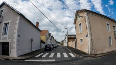 Perigueux, Dordogne, Fransa 26 Mayıs 2023: Yoldan Büyük Perigueux şehrine bir bakış