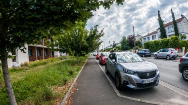 Perigueux, Dordogne, Fransa 26 Mayıs 2023: Yoldan Büyük Perigueux şehrine bir bakış