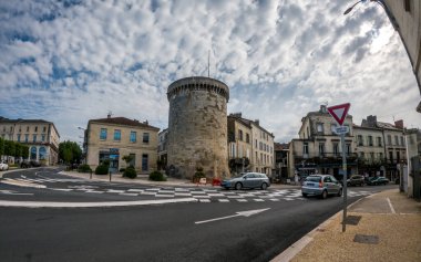 Perigueux, Dordogne, Fransa 26 Mayıs 2023: Yoldan Büyük Perigueux şehrine bir bakış