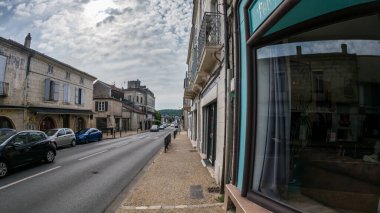 Perigueux, Dordogne, Fransa 26 Mayıs 2023: Yoldan Büyük Perigueux şehrine bir bakış