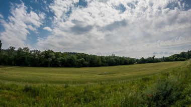 Perigueux, Dordogne, Fransa 26 Mayıs 2023: Yoldan Büyük Perigueux şehrine bir bakış
