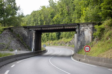 Perigueux, Dordogne, Fransa 26 Mayıs 2023: Yoldan Büyük Perigueux şehrine bir bakış