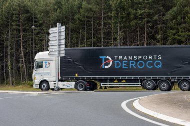 Perigueux, Dordogne, Fransa 26 Mayıs 2023: Yoldan Büyük Perigueux şehrine bir bakış