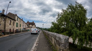 Perigueux, Dordogne, Fransa 26 Mayıs 2023: Yoldan Büyük Perigueux şehrine bir bakış