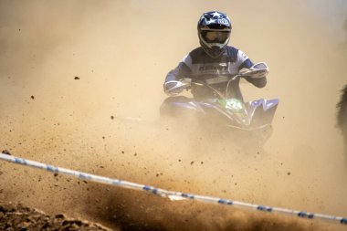 Dordogne, Fransa 30 Mayıs 2023: Çamur, Toz ve Dörtlü Haç: İzlerde Ustalaşma