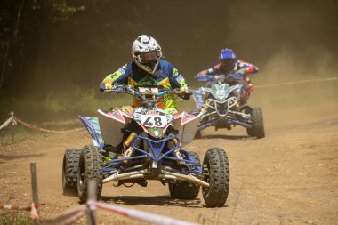 Dordogne, Fransa 30 Mayıs 2023: Çamur, Toz ve Dörtlü Haç: İzlerde Ustalaşma