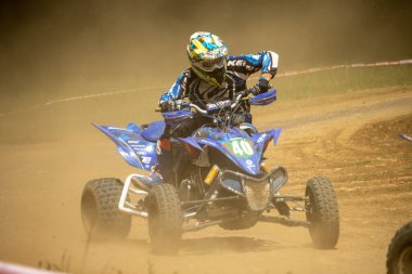 Dordogne, Fransa 30 Mayıs 2023: Çamur, Toz ve Dörtlü Haç: İzlerde Ustalaşma