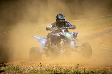 Dordogne, Fransa 30 Mayıs 2023: Çamur, Toz ve Dörtlü Haç: İzlerde Ustalaşma