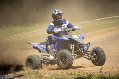 Dordogne, Fransa 30 Mayıs 2023: Çamur, Toz ve Dörtlü Haç: İzlerde Ustalaşma