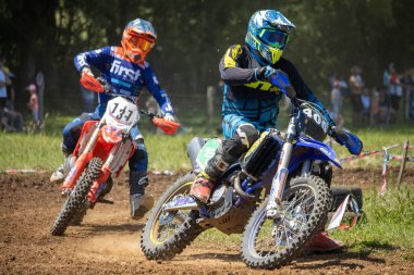 Dordogne, Fransa 30 Mayıs 2023: Mud, Grit ve Glory: Motokros Sürücüsünün Günlükleri