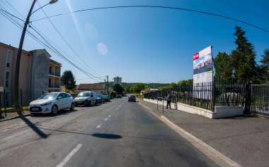 Perigueux, Dordogne, Fransa 31 Mayıs 2023: Navigating City Life: Ulaşım Sistemleri ve Trafik Dolaşımının İncelemesi