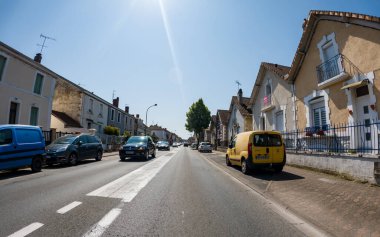Perigueux, Dordogne, Fransa 31 Mayıs 2023: Navigating City Life: Ulaşım Sistemleri ve Trafik Dolaşımının İncelemesi