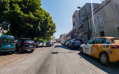 Perigueux, Dordogne, Fransa 31 Mayıs 2023: Navigating City Life: Ulaşım Sistemleri ve Trafik Dolaşımının İncelemesi