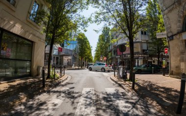 Perigueux, Dordogne, Fransa 31 Mayıs 2023: Navigating City Life: Ulaşım Sistemleri ve Trafik Dolaşımının İncelemesi