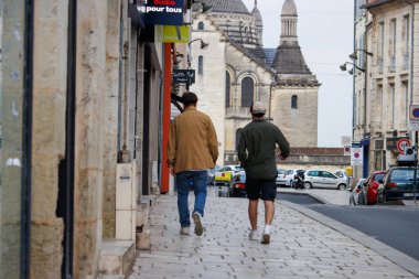 Perigueux, Dordogne, Fransa 3 Haziran 2023: Şehir Balesi: Sokaktaki Yayalar
