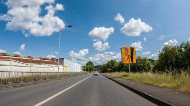 Perigueux, Dordogne, Fransa Haziran 05: 2023: Navigating City Life: Taşımacılık Sistemleri ve Trafik Dolaşımının İncelemesi