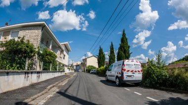 Perigueux, Dordogne, Fransa Haziran 05: 2023: Navigating City Life: Taşımacılık Sistemleri ve Trafik Dolaşımının İncelemesi