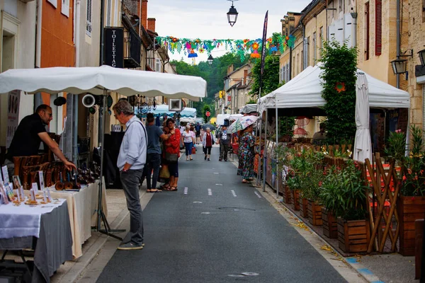 Bugue Dordogne Fransa Haziran 2023 Renkli Kaos Sokak Pazarı — Stok fotoğraf